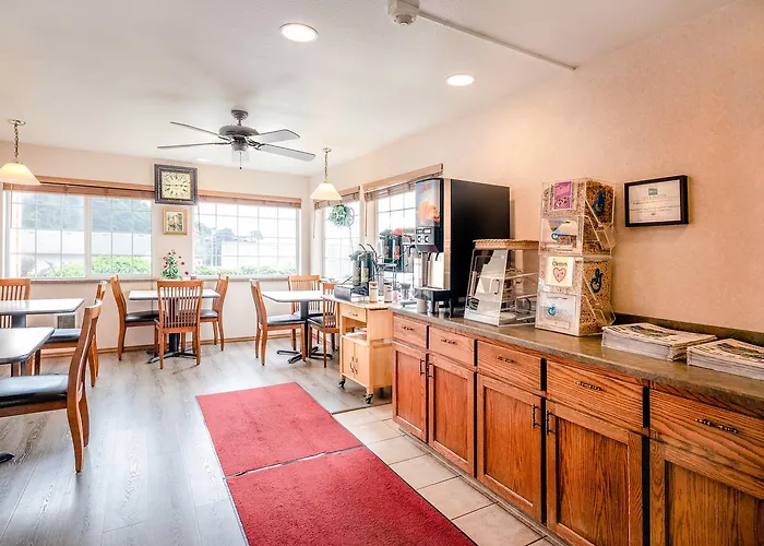 Paradise Inn & Suites At Lincoln City