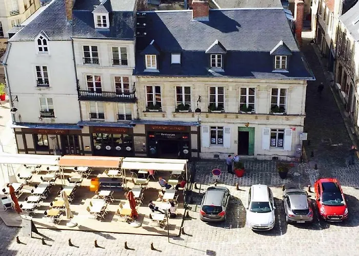 Bed and Breakfast Logis du Parvis ***Face Cathédrale/in front of the Cathedral*** à Laon