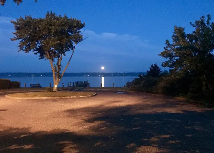 The Stirling House Waterfront Inn Greenport