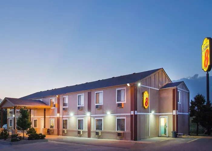 Super 8 By Wyndham Limon Hotel