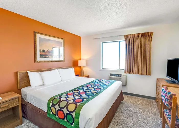 Super 8 By Wyndham Aberdeen West