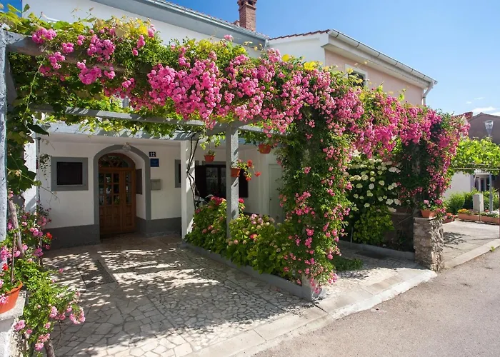 Apartment & Rooms Ivica