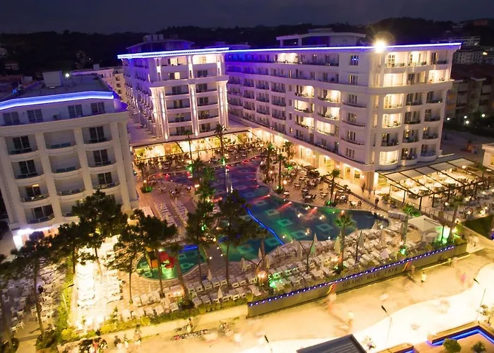 Grand Blue Fafa Resort&SPA Kryemëdhej