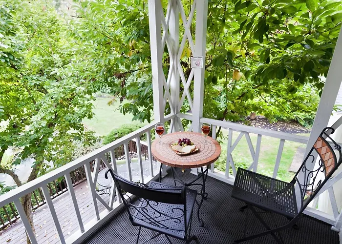 10 Fitch Luxurious Romantic Inn
