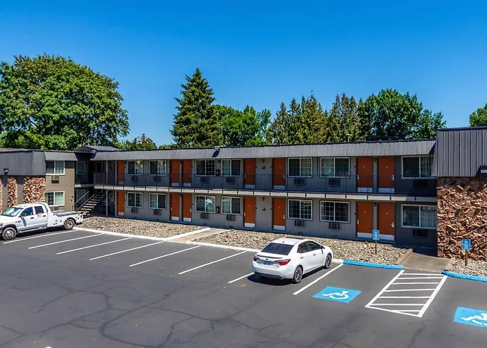 Econo Lodge Inn & Suites West Portland/Hillsboro