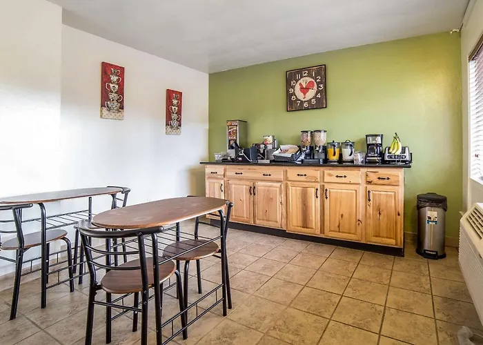 Rodeway Inn & Suites Pendleton
