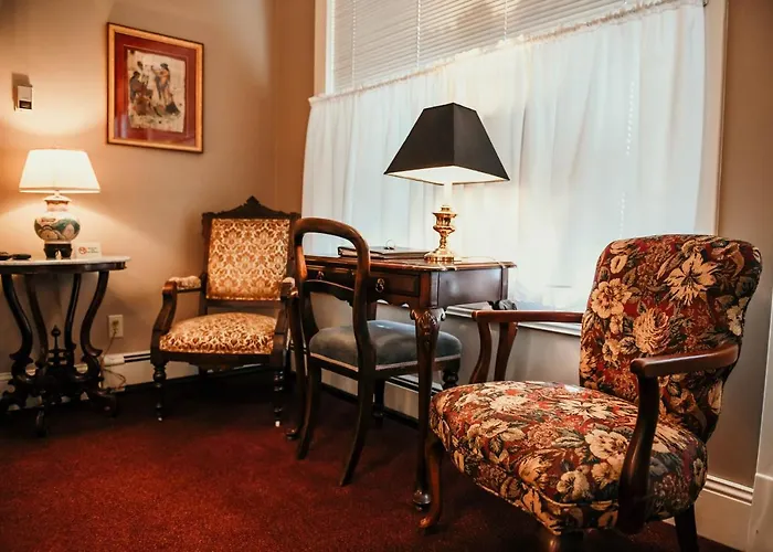 China Clipper Inn (Adults Only)