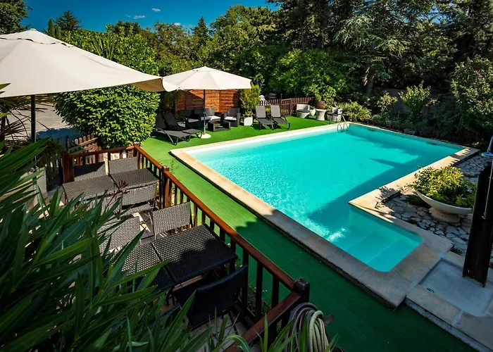 LOGIS HOTEL RESTAURANT L' Auberge d'Uzès