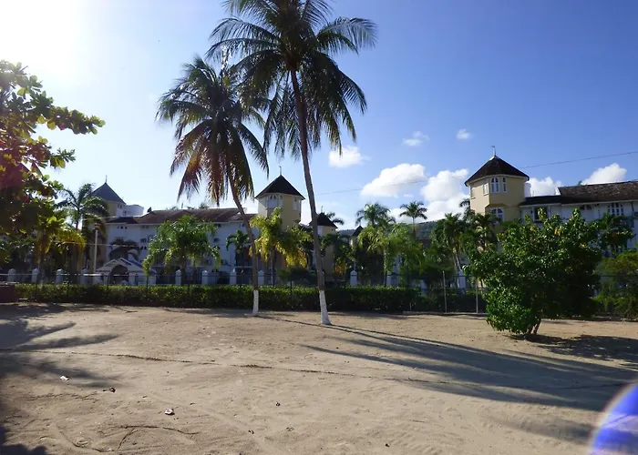 Beach One Bedroom Suite A17