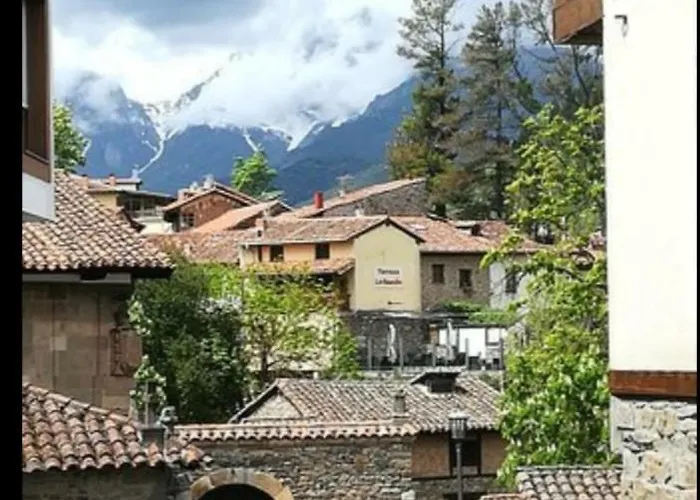 Casa Favila Potes