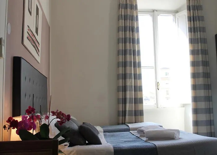 Little Rose Rooms Rom