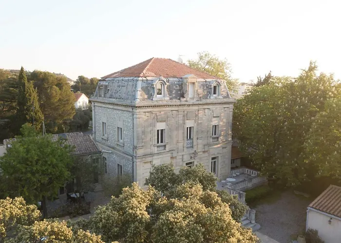 Logis Hôtel - Restaurant Résidence Les Cèdres