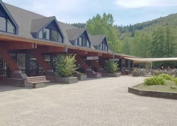 Hotel Domaine Du Lac Chambon Murol