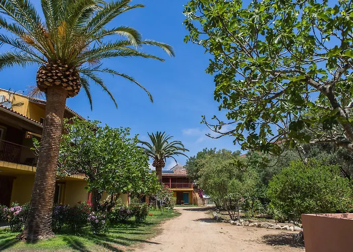 Casa Vecchia Rooms + Apartments Calvi 