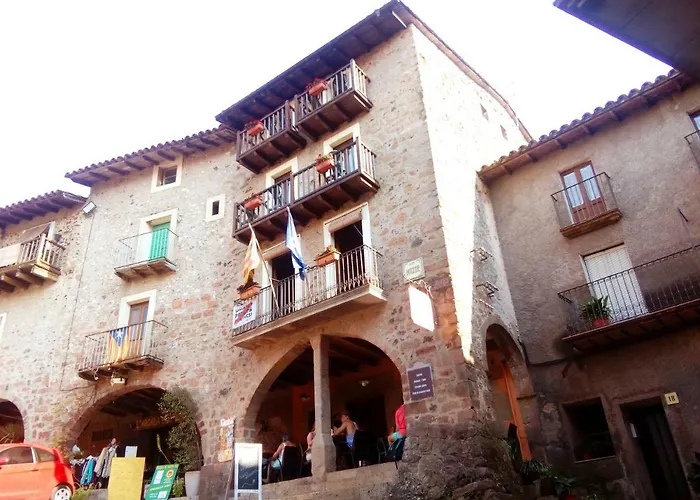 CAN MENCIÓ - Plaça Major Santa Pau
