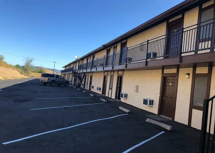 Golden Hills Motel