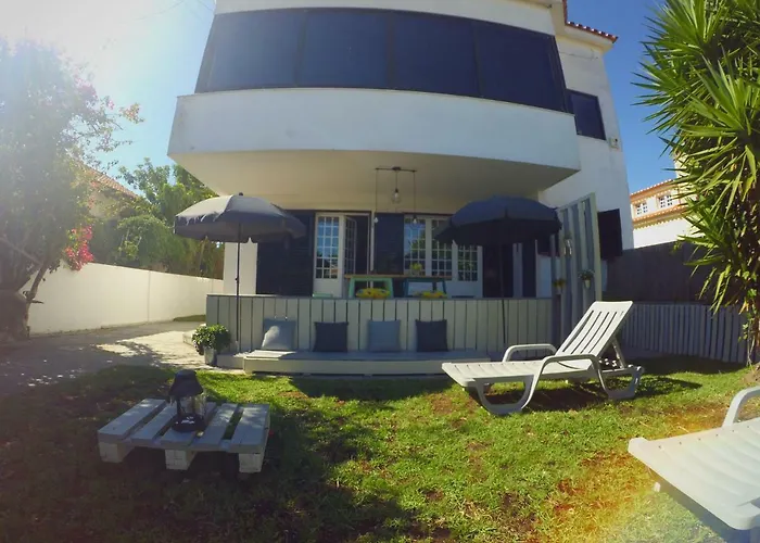 Lisbon Waves Surf Lodge Almada