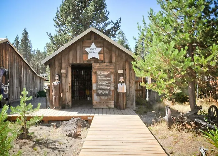 Bend-Sunriver Camping Resort Cottage 1