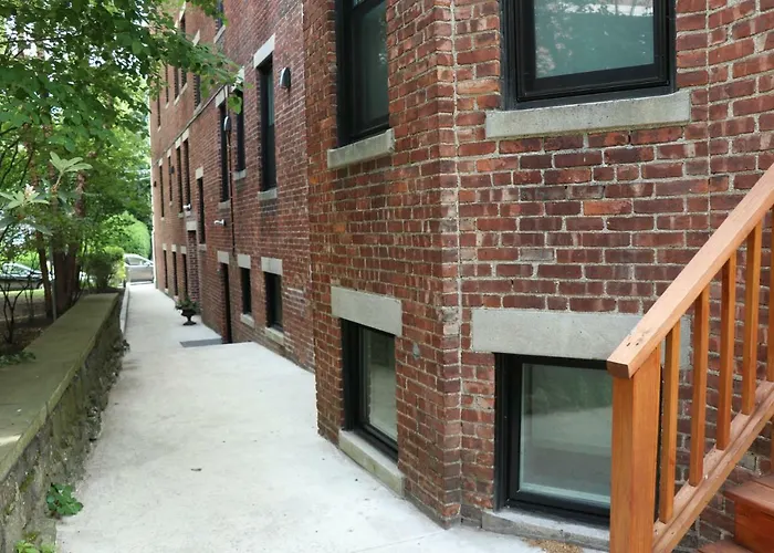 A Stylish Stay W/ A Queen Bed, Heated Floors.. #33 Brookline