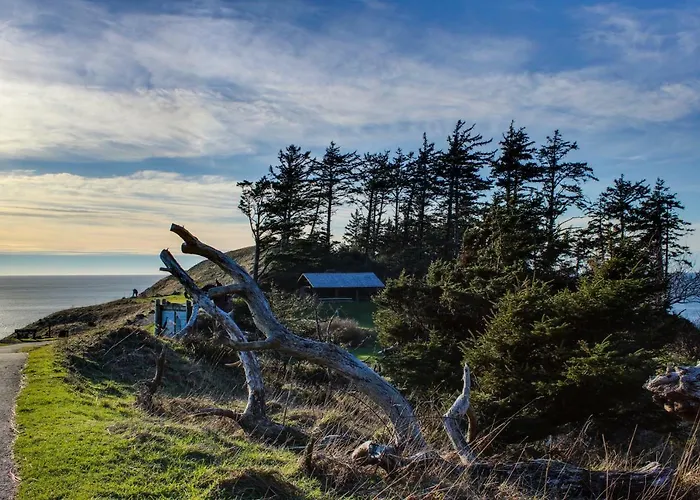 Beaches Inn | Puffins Place Cabana Cannon Beach