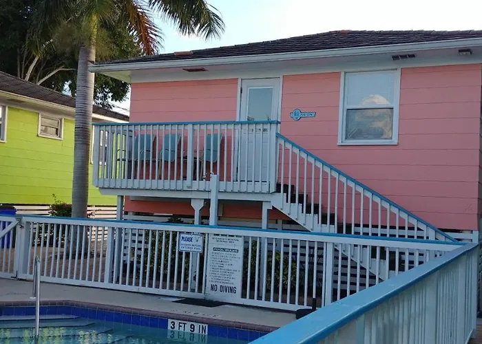The Holiday Court Villas And Suites
