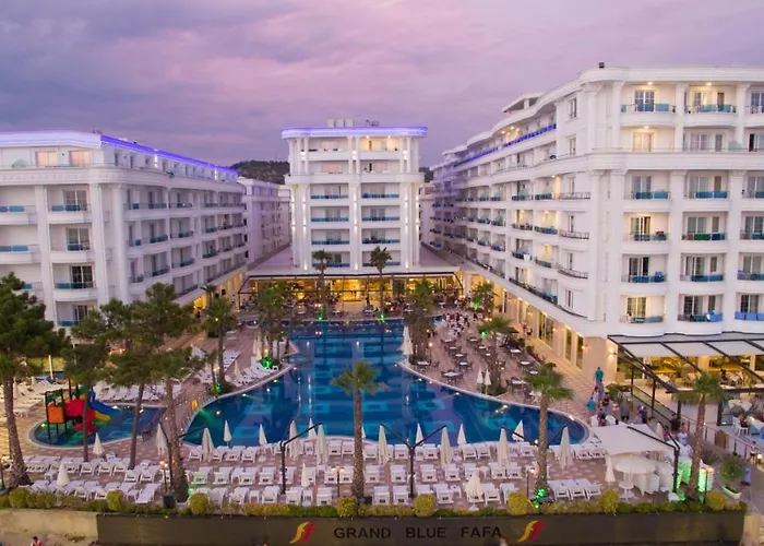 Grand Blue Fafa Resort&SPA Kryemëdhej