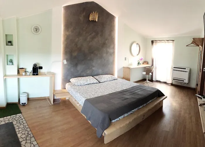 Rent Room Wood