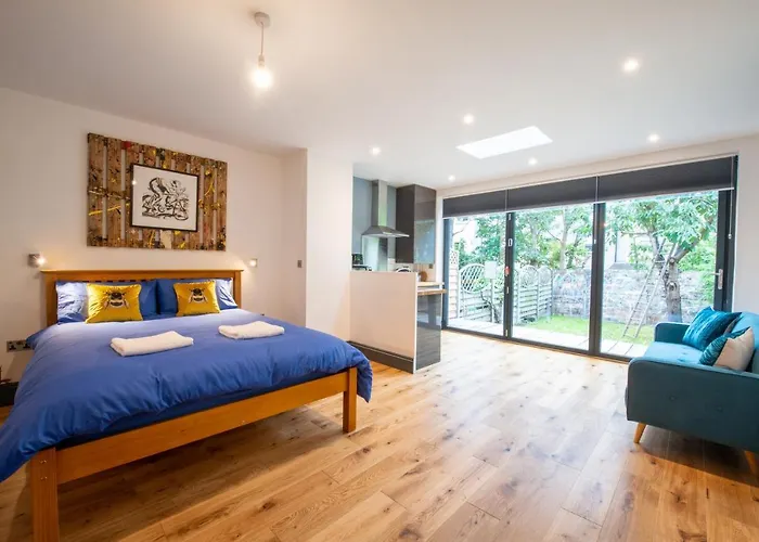 Hotel 144 Lower Cheltenham Place Bristol