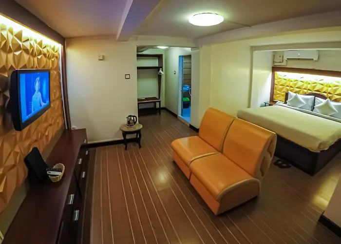 Clover Hotel