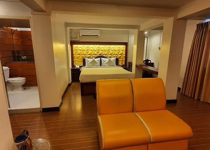 Clover Hotel Yangon