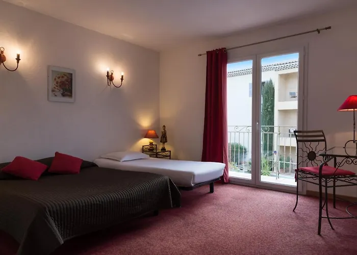 Hotel Le Village Provencal Pertuis