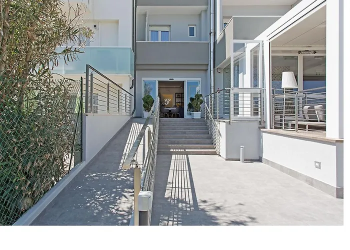 Hotel Tritone