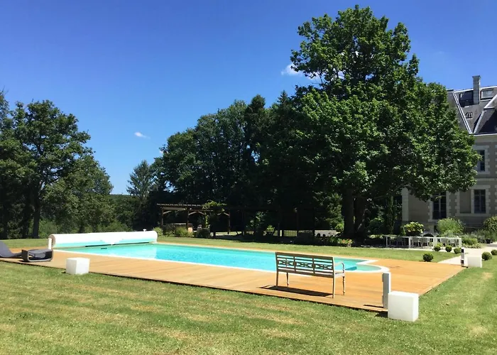 Château des Essards avec piscine et jacuzzi