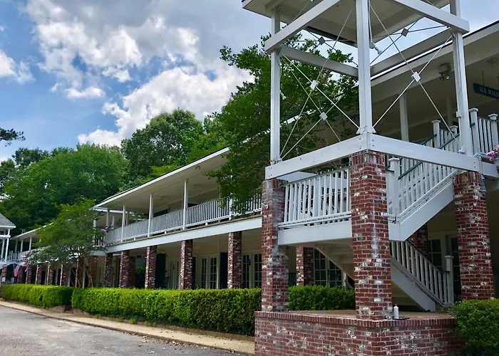 The Lodge At The Bluffs
