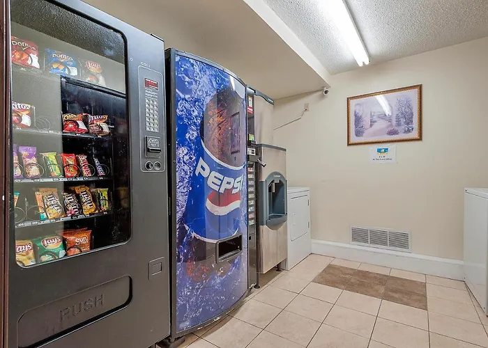 Super 8 By Wyndham Colorado Springs/Chestnut Street Motel